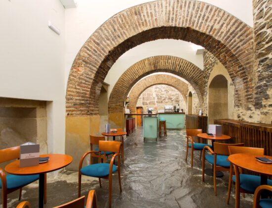 Cafetería de la Hospedería Puente de Alconétar